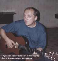 Юлий Буркин с гитарой.